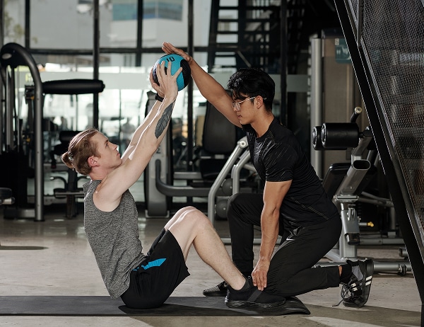 sit ups with medicine ball 2025 01 29 12 46 23 utc