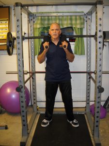 4 Safe Alternatives to Traditional Free Weight Exercises 1 squat