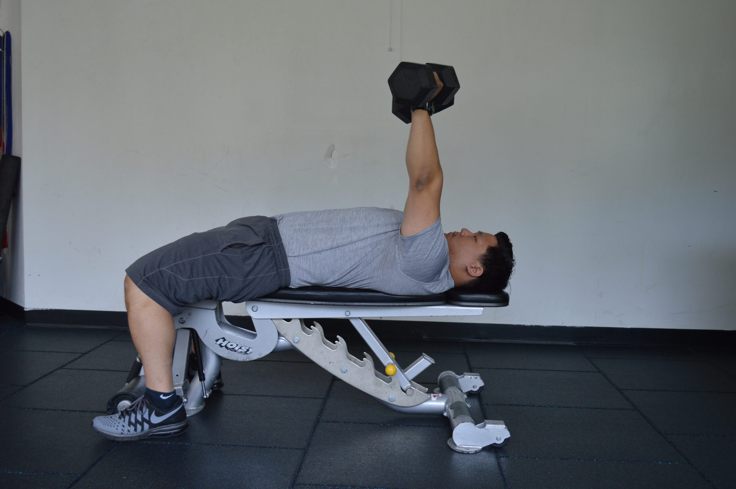 12 Common Exercise Form Mistakes 3 chest press