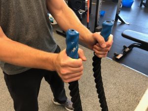 Overhand grip battling ropes