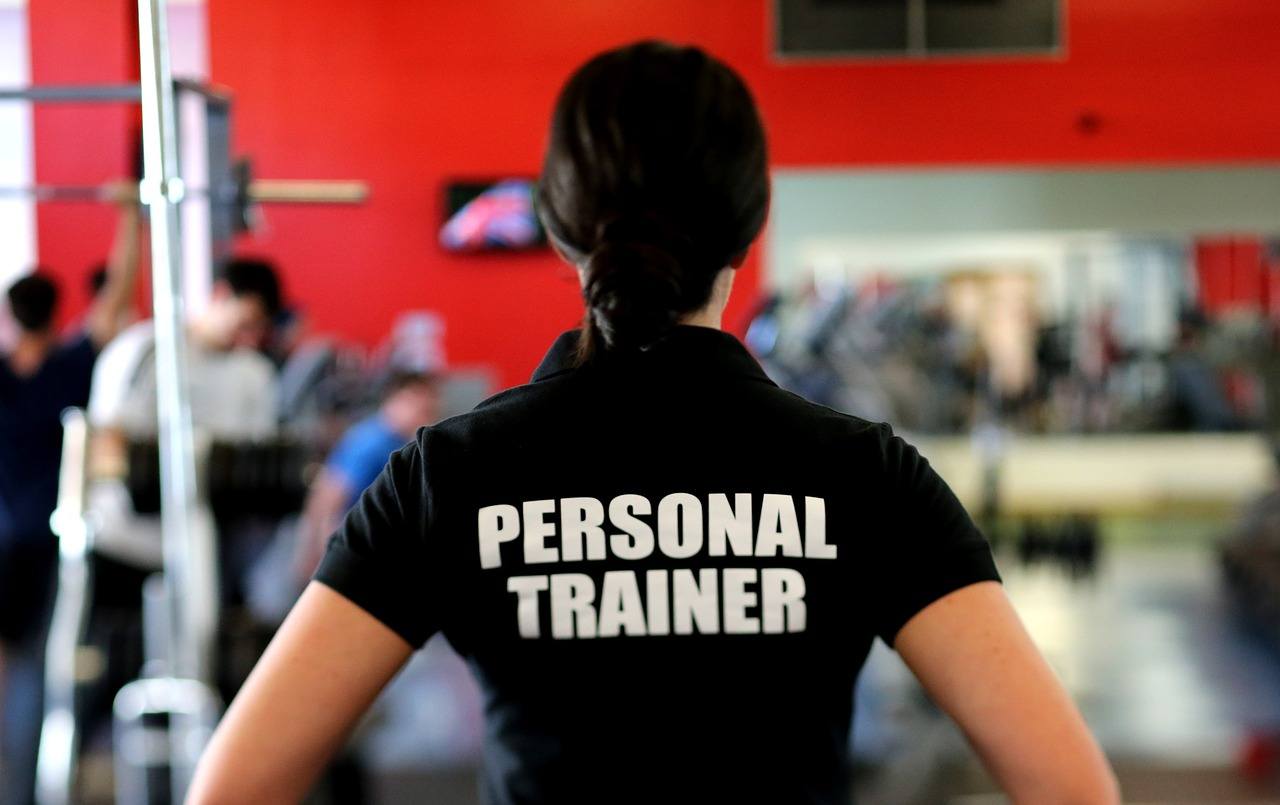 What to Look for in a Personal Trainer - HealthyWomen